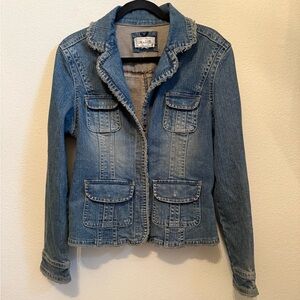 Chic women’s Blue Denim Jacket with hand stitch Edges retro style size Medium